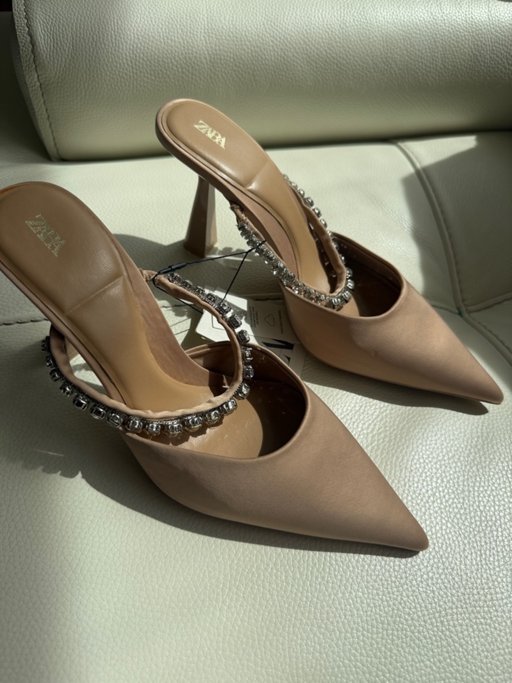 Zara Beige Pointed Toe‎ Mules with Crystal Strap - Picture 4 of 16